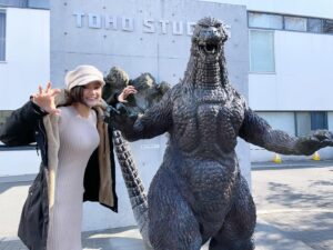 Moemi Katayama Instagram - 🏙️🌆🌃

とある作品のアフレコのため
東宝スタジオへ

いつもゴジラが
お出迎えしてくれます🦖✨

とある作品の情報解禁するの
たのしみっ...!!!

#東宝スタジオ #ゴジラ #moemikatayama