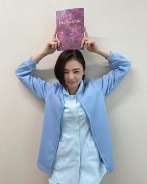 Moemi Katayama Instagram - 🎁

1月25日よる9時から
【グレイトギフト】
第2話🧪放送です

殺人球菌🦠ギフトをめぐる
サバイバル医療ミステリー🩺

ぜひご覧ください

#グレイトギフト #テレビ朝日 #テレビ朝日系木曜ドラマ #moemikatayama