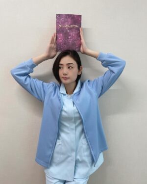 Moemi Katayama Instagram - 🎁

1月25日よる9時から
【グレイトギフト】
第2話🧪放送です

殺人球菌🦠ギフトをめぐる
サバイバル医療ミステリー🩺

ぜひご覧ください

#グレイトギフト #テレビ朝日 #テレビ朝日系木曜ドラマ #moemikatayama