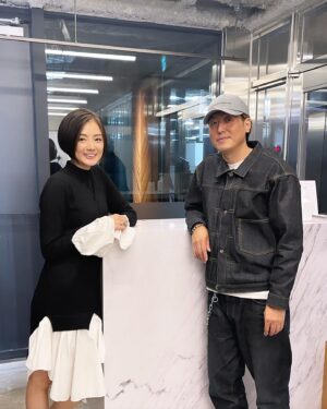 Moemi Katayama Instagram - ✂︎💈

いつもヘアカットをお願いしている
FONS'の堀川さん🥹✨

今回もまた
サイドシルエットが美しきかな...♡

私は後ろの方にクセがあるから
それが気にならないように
いつもカットしてくださっているの🫥✨

だから休みの日は
ヘアセットしなくても綺麗なまま！✌︎
ありがとうございます！

#fons' #堀川智明 さん #表参道 #北青山 #moemikatayama