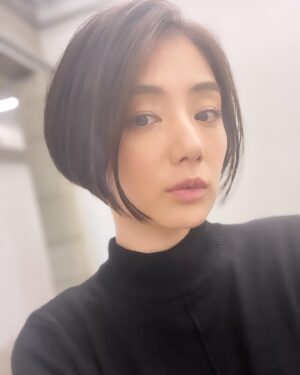 Moemi Katayama Instagram - ✂︎💈

いつもヘアカットをお願いしている
FONS'の堀川さん🥹✨

今回もまた
サイドシルエットが美しきかな...♡

私は後ろの方にクセがあるから
それが気にならないように
いつもカットしてくださっているの🫥✨

だから休みの日は
ヘアセットしなくても綺麗なまま！✌︎
ありがとうございます！

#fons' #堀川智明 さん #表参道 #北青山 #moemikatayama