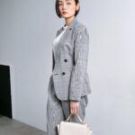 Moemi Katayama Instagram - 🌸 RyuRyumall 2024春スーツコレクション モデルとして 参加させていただきました🌸 春はなんだか 少し明るめの服が着たくなる私です。 こちらのグレーのスーツ インナーを変えれば 可愛くもモードにもクールにもなり 気分で服装の系統を変えたい時にも 便利すぎる！ なにより着ているだけで こなれ感がでそう❤︎ ぜひサイトからチェックしてくださいね https://ryuryumall.jp/d/feature/319/?refFeatureCasting24sp=katayama @ryuryumall_official #PR #リュリュモール #ryuryumall #春アイテム #春服コーデ #お仕事コーデ #仕事服 #オフィスコーデ #オフィスカジュアル　#moemikatayama
