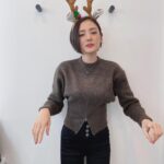 Moemi Katayama Instagram - 🎄 ✨Merry Christmas✨ #Wぃちゃん のときのトナカイです🔴 みんなクリスマス あたたかくして 楽しみましょうね🪅🎅 #moemikatayama 3枚目が 1番疲れてるトナカイ感でてる✌︎('ω')✌︎