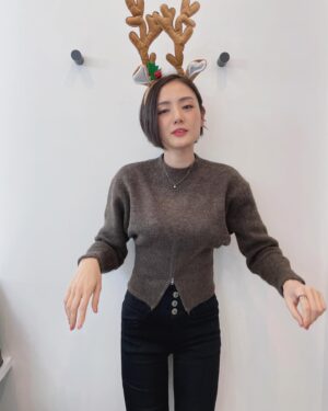 Moemi Katayama Instagram - 🎄

✨Merry Christmas✨

#Wぃちゃん のときのトナカイです🔴

みんなクリスマス
あたたかくして
楽しみましょうね🪅🎅

#moemikatayama 

3枚目が
1番疲れてるトナカイ感でてる✌︎('ω')✌︎