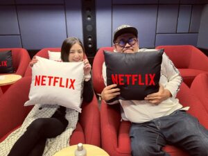 Moemi Katayama Instagram - 🎬🍿

Netflix
シティーハンターの試写に行ったら
たまたま阿見201さんと一緒でした✨

Netflixの試写室
憧れの大型ホームシアターのようなところで
リラックスして観れて
楽しかった！

シティーハンターは
4月25日
Netflix独占配信開始！
ぜひご覧ください
そして感想をぜひぜひ
教えてください♡

#netflix #cityhunter #映画シティーハンター #シティーハンター #阿見201 さん　#moemikatayama