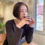 Moemi Katayama Instagram - 🍵 撮影の空き時間に マネジャーと抹茶時間🍵 抹茶ラテ頼んだけど 甘すぎず 上品で美味しかった ちなみに美味しそうなパンは マネージャーのです💚 わたし達以外のお客さんが 外国の方々っぽくて やはり抹茶は人気なんだなぁと🥺 美味しいもんね #matcha #moemikatayama