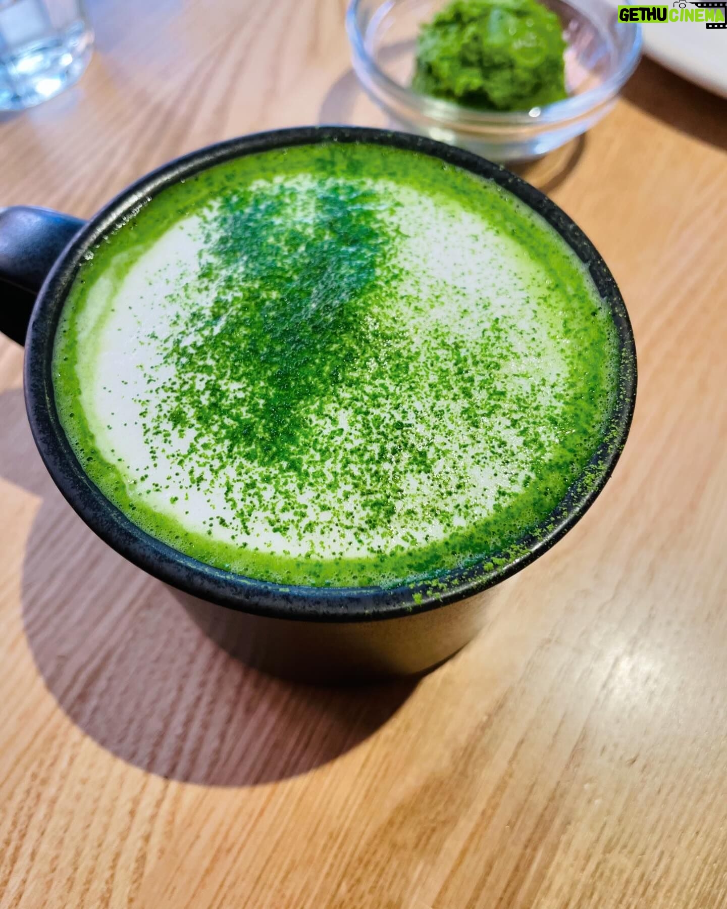 Moemi Katayama - 5.7K Likes - 🍵
撮影の空き時間に
マネジャーと抹茶時間🍵
抹茶ラテ頼んだけど
甘すぎず
上品で美味しかった
ちなみに美味しそうなパンは
マネージャーのです💚
わたし達以外のお客さんが
外国の方々っぽくて
やはり抹茶は人気なんだなぁと🥺
美味しいもんね
#matcha #moemikatayama