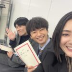 Moemi Katayama Instagram - 🪼🫧 ドラマ『25時、赤坂で』 始まりました。 毎週木曜日24:30〜 U-NEXTで独占配信 見逃し配信はTVerでも 大人気BL漫画の実写化 私は明野という羽山のマネージャー役です 厳しい中にも、優しく2人を 見守っていきます..!!🫧 3枚目は マネージャー組✌︎ #25時赤坂で #テレビ東京 #tver #moemikatayama