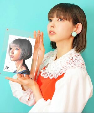 Moga Mogami Instagram - @dai.tamura さんが描いてくれましたー！！
うれしい😭そしてすごすぎる。。
ありがとうございます…！

2枚目は似たポーズ。笑

撮影してくれたのは
@ooxo さん📷