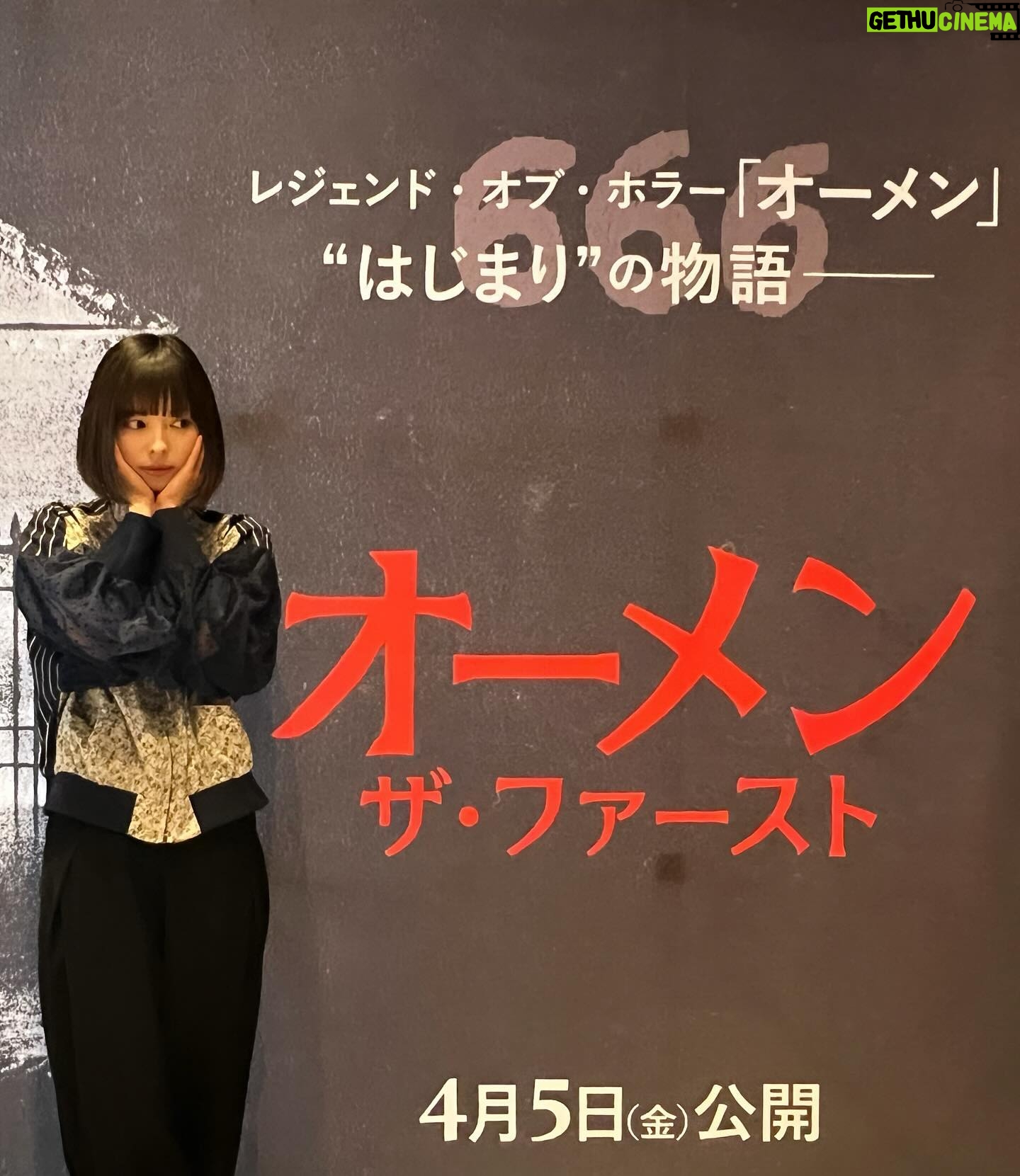 Moga Mogami Instagram - 自分のことを落ち込ませてるのって 結局自分の思考なんだよなあー。 そして前向きになれない時は 気候だったり、アレルギーだったり、病気だったり PMSだったり、気質だったり、誰かに何か言われて バランスの取り方が少しわからなくなってるだけ そんな時こそ10分でも集中できることをやると 状況がガラッと変わってたりする 人に気持ちを吐露するのも 運動も深呼吸も 美味しいものを食べるのも 全てそう 嫌なことがあった時 それを上回る楽しいことがあれば 人って切り替えられるよね。 すぐには無理でも、思い出してしまっても その時間だけは解放される。 娘のイヤイヤ期は ・やりたいことはやらせる ・選択肢をいくつも用意しとく ・否定せず、おもいっきり褒める ・たくさん愛を伝えて抱きしめる って頭に入れていたけど きっとそれは大人にも大事なことだなあって思ったり 過去は変えられないけど "今"は自分で選んでいけるし 未来はわかんないけど 間違いかどうかとか 失敗を恐れるとかじゃなく うれしくて 楽しい選択をしていこ。 メントスは大人が美味しく頂きました🤤 DUOの贅沢感よき オーメン:ザ・ファースト 不気味感より、美しさがあって引き込まれた。 強風の日あったよね。 最後の写真、ちょっと顔怖いけど、笑 小学生ちゃんが描いてくれた私だよ。😏