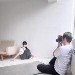 Moga Mogami Instagram - この日はカラコンなしの裸眼で アイメイクもめちゃくちゃ薄めの撮影でした。 (サロペの方は完全にアイメイクなし) やっぱりメイクって装備って感覚があるから 裸眼だとものすごく目つきが鋭くなるし データあがってくるのが怖いような、新たな最上もがになるのか お楽しみに…！ 今日は雨で寒かったね。 早く晴れてほしいな