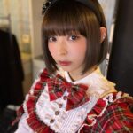Moga Mogami Instagram – ロングな写真が多かったので、
地毛のボブな近影です。
髪伸びたよ〜。
このまま伸ばして縮毛矯正したいの。
実はめっちゃ癖っ毛だから🤣
@andromeo_official さんの撮影だったけど
普段着ない服だから新鮮でした🤤
年齢はただの数字って唱えながら挑んでた。