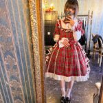 Moga Mogami Instagram – ロングな写真が多かったので、
地毛のボブな近影です。
髪伸びたよ〜。

このまま伸ばして縮毛矯正したいの。
実はめっちゃ癖っ毛だから🤣

@andromeo_official さんの撮影だったけど
普段着ない服だから新鮮でした🤤
年齢はただの数字って唱えながら挑んでた。