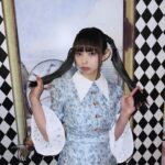 Moga Mogami Instagram – バースデーイベントがとうとう終わりました〜。
東京、福岡とお祝いしにきてくれたみなさま、ありがとう💜
この仕事を10年以上と長く続けていると
引きこもりだった自分からは想像がつかないほど
たくさんの人に出会っているんだな、と実感します。
みんながそれぞれの人生を生きて
泣いたり、笑ったり、落ち込んだり、喜んだり
ファンの子同士で恋人になって、結婚して、子どもが産まれたりして
私の人生も、みんなの人生も一部分だけでも共有できる仕事って
なかなかないし、素敵だなあ〜なんて思いました。
きっとほとんどの人が”みてるだけ”で会えてないけれど
会えた時の楽しさも味わってもらえてるなら嬉しいな。
そして、みんな幸せであって欲しい。
楽しんで帰って欲しい。何日間かは余韻に浸って
普段はなんとも思わない日々も、少し気分が上がってたりして欲しい。
私の存在が、そんな日々の彩りになれたら嬉しい。
出会った人みんながそうでありますように。