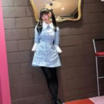 Moga Mogami Instagram – バースデーイベントがとうとう終わりました〜。
東京、福岡とお祝いしにきてくれたみなさま、ありがとう💜

この仕事を10年以上と長く続けていると
引きこもりだった自分からは想像がつかないほど
たくさんの人に出会っているんだな、と実感します。

みんながそれぞれの人生を生きて
泣いたり、笑ったり、落ち込んだり、喜んだり
ファンの子同士で恋人になって、結婚して、子どもが産まれたりして
私の人生も、みんなの人生も一部分だけでも共有できる仕事って
なかなかないし、素敵だなあ〜なんて思いました。

きっとほとんどの人が”みてるだけ”で会えてないけれど
会えた時の楽しさも味わってもらえてるなら嬉しいな。

そして、みんな幸せであって欲しい。
楽しんで帰って欲しい。何日間かは余韻に浸って
普段はなんとも思わない日々も、少し気分が上がってたりして欲しい。
私の存在が、そんな日々の彩りになれたら嬉しい。

出会った人みんながそうでありますように。