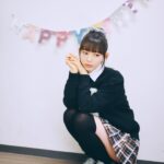 Moga Mogami Instagram – 私がよく「言葉にして伝えてくれると嬉しい」って言うのは
それをしなければいけない、とか無理強いしたい訳じゃなく
もしどんなに好きでいてくれても
それって言葉にしないと1ミリも伝わらないから
もし伝わって欲しいと思ってくれているのなら
伝えてくれないとわからないよーってことでした!
自分の気持ちは隠したいとか
伝わらなくていいって思うのならそのままで大丈夫です!
応援の仕方というのは人それぞれやりたいように、が大前提だと思うんです。
だから私はそこに関して気にしないから
伝えないから申し訳ないなんて思わないで欲しいです🙏
こうしてくれたら嬉しいな、ってことは
それをしなかったからといって恨むとか嫌になる訳じゃないので☺️
察するのって友だちや家族でさえ難しいし
相手の意思とは逆に思い込んで
悪い方向に考えてしまったりしますしね。
なので私はしつこいと思われようと
「全部読んでるよ」というのと
「いつもありがとう」は伝えていきます!