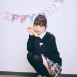 Moga Mogami Instagram – 私がよく「言葉にして伝えてくれると嬉しい」って言うのは
それをしなければいけない、とか無理強いしたい訳じゃなく
もしどんなに好きでいてくれても
それって言葉にしないと1ミリも伝わらないから
もし伝わって欲しいと思ってくれているのなら
伝えてくれないとわからないよーってことでした!
自分の気持ちは隠したいとか
伝わらなくていいって思うのならそのままで大丈夫です!
応援の仕方というのは人それぞれやりたいように、が大前提だと思うんです。
だから私はそこに関して気にしないから
伝えないから申し訳ないなんて思わないで欲しいです🙏
こうしてくれたら嬉しいな、ってことは
それをしなかったからといって恨むとか嫌になる訳じゃないので☺️
察するのって友だちや家族でさえ難しいし
相手の意思とは逆に思い込んで
悪い方向に考えてしまったりしますしね。
なので私はしつこいと思われようと
「全部読んでるよ」というのと
「いつもありがとう」は伝えていきます!