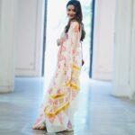Mokksha Instagram - Deadly combination East vs South 😄🥰 Colour or B/W Captured @peebee_90 @pbstudiosofficial @ss.creationphotographyfilms Wearing @studiobhumbro Makeup and hair @makeupartist__bikuboy07 #mokksha #born #queen #traditional #sari #lover #bongcrushkolkata #keralasaree #kolkatabuzz