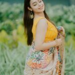 Mokksha Instagram – Exclusively for the retro lovers 🫶🏻
Captured by @umphotography150 
#mokksha #born #queen #sari #love #oldschool #goal #bongo #bong