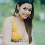 Mokksha Instagram – Exclusively for the retro lovers 🫶🏻
Captured by @umphotography150 
#mokksha #born #queen #sari #love #oldschool #goal #bongo #bong