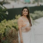 Mokksha Instagram – Exclusively for the retro lovers 🫶🏻
Captured by @umphotography150 
#mokksha #born #queen #sari #love #oldschool #goal #bongo #bong