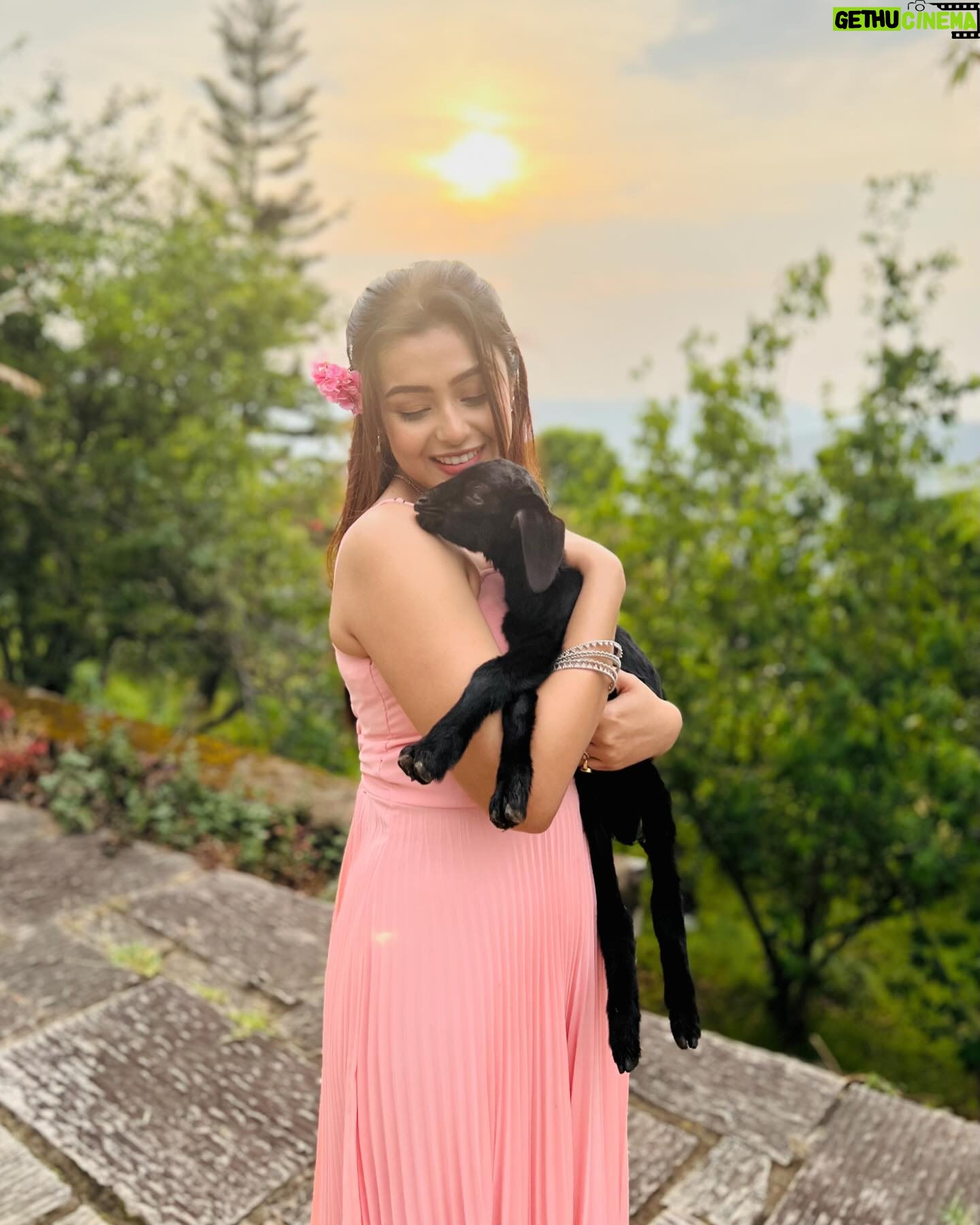 Mokksha Instagram - Being the Cinderella of my own wonderland ππ₯°π€²π» Captured by @frosh.ambitious Makeup n hair by @bercy_alex #mokksha #born #queen #kodaikanal #love #hills #nature #lover #tamil #film #shoot #time
