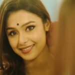 Mokksha Instagram - Deadly combination East vs South 😄🥰 Colour or B/W Captured @peebee_90 @pbstudiosofficial @ss.creationphotographyfilms Wearing @studiobhumbro Makeup and hair @makeupartist__bikuboy07 #mokksha #born #queen #traditional #sari #lover #bongcrushkolkata #keralasaree #kolkatabuzz
