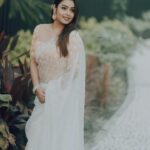 Mokksha Instagram – Exclusively for the retro lovers 🫶🏻
Captured by @umphotography150 
#mokksha #born #queen #sari #love #oldschool #goal #bongo #bong