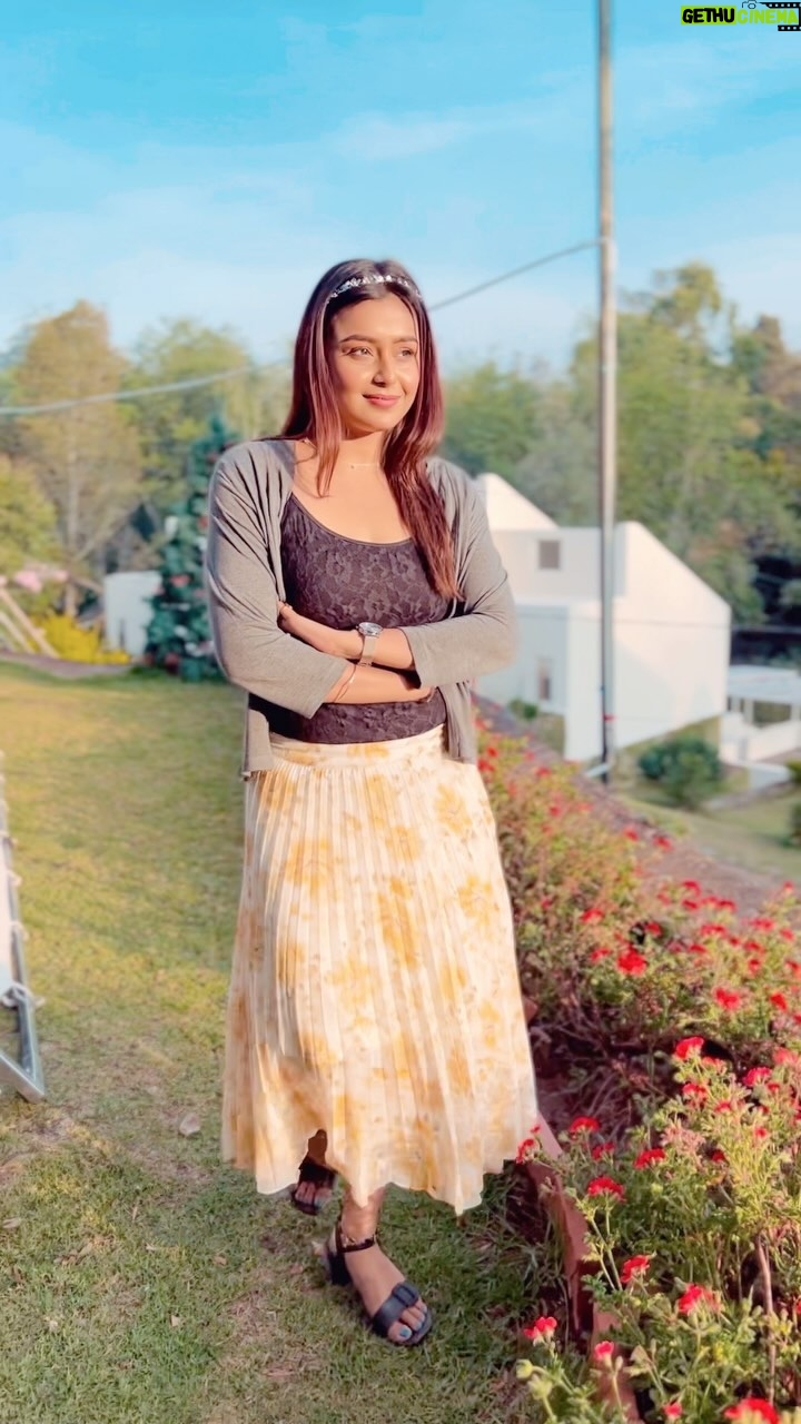 Mokksha Instagram - Kodaikanal - The princess of Hills ,welcomed the undeclared Queen so cosmically 🤲🏻😊🥰 Captured by @frosh.ambitious ❤️ Makeup and hair @bercy_alex #mokksha #born #queen #between #shoot #tamil #film #kodaikanal #hills #lover #nature