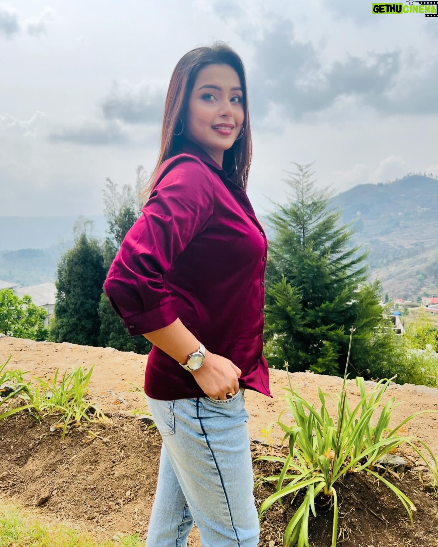 Mokksha Instagram - I am the Colour of my own canvas 😋😄 Captured by @frosh.ambitious Makeup and hair @bercy_alex #mokksha #born #queen #kodaikanal #diaries #tamil #film #nature #lover
