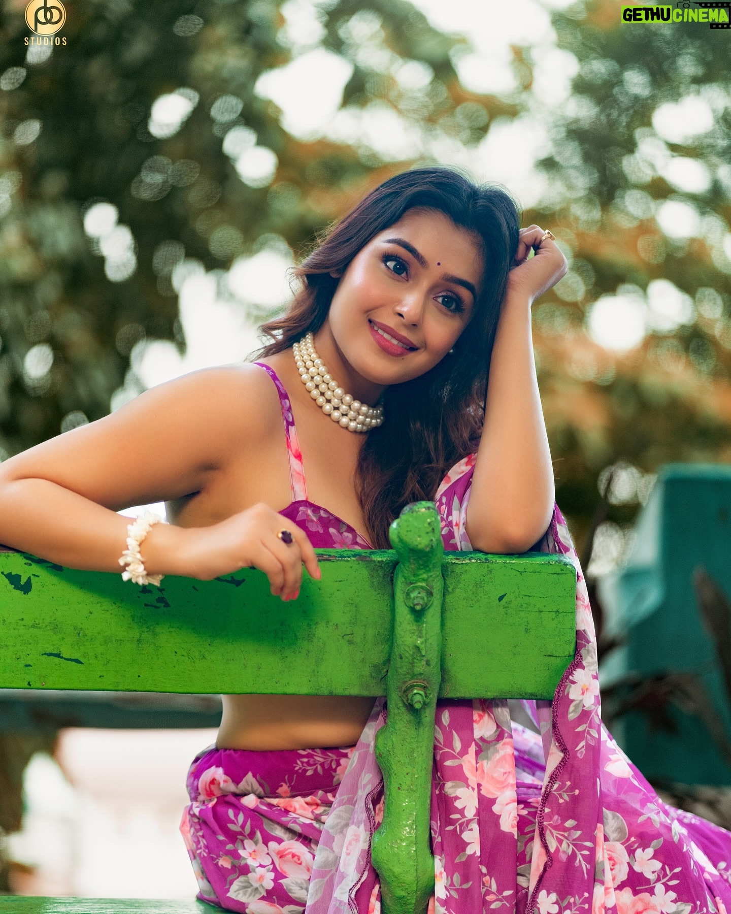 Mokksha - 19.4K Likes - “A princess is made a queen but a true Queen is born though unidentified “ - MOKKSHA😎
Captured by @pbstudiosofficial @shuttersbypb @peebee_90
Wearing @fdarijit
Makeup and hair @makeupartist__bikuboy07
Special thanks @ss.creationphotographyfilms
#mokksha #born #queen #traditional #lover #ethnic #love #chandannagar #vibes #naturephotography