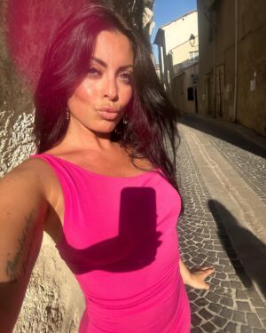 Molie Pasqualini Instagram - Bonjour ☀️🌸 c’est quand j’avais mes lèvres défoncées à Marseille 🤣🤣😳