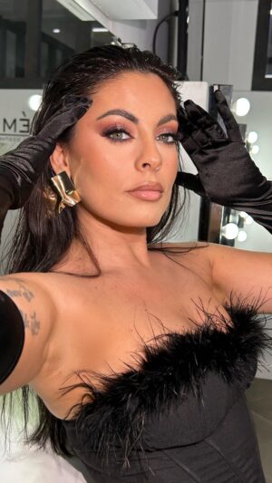 Molie Pasqualini Instagram - Je vous repartage un nouvel avant après avec ce makeup pcq je le trouve juste canon!!! Merci @ocf_soso 

#makeup #makeutransformation #avantapresmakeup #mood