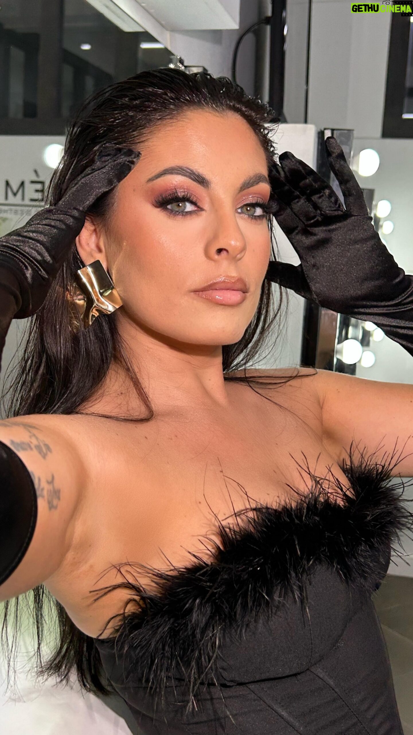 Molie Pasqualini - 3 Likes - Je vous repartage un nouvel avant aprĆØs avec ce makeup pcq je le trouve juste canon!!! Merci @ocf_soso
#makeup #makeutransformation #avantapresmakeup #mood