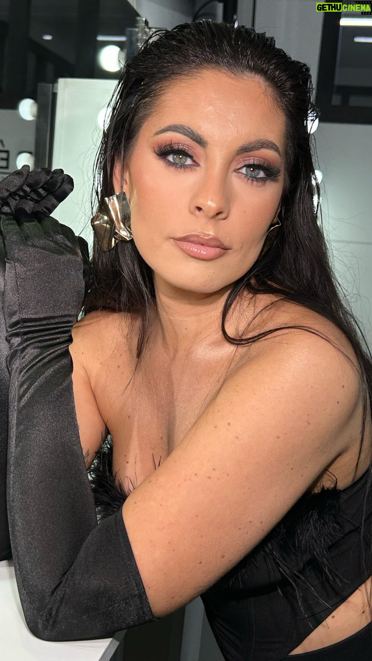 Molie Pasqualini - 3 Likes - Laissez passer la star š¤£
Merci @ocf_soso cāest trop canoooonnn!! Vous en pensez quoi ????
@beautyunionpl
#beautyunion
#beautyunionpl
#beautyunioncosmetics