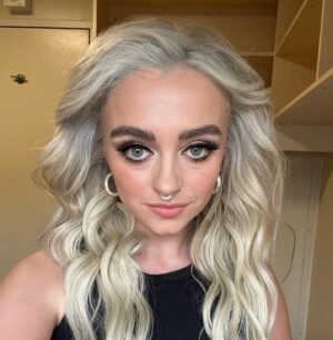 Mollie Gallagher Instagram - My dancing on ice dream is really letting me live my blonde dream 🤍
Hair- @charliewilkinsonhair 
Makeup- @enyasullivanmakeup