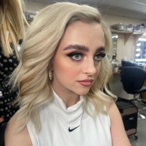 Mollie Gallagher Instagram - hair and makeup from the DOI team, the best ✨

Makeup- @jessieefromtheblock 
Hair- @charliewilkinsonhair