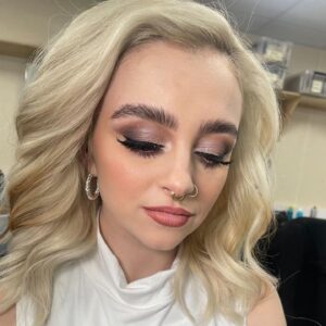 Mollie Gallagher Instagram - hair and makeup from the DOI team, the best ✨

Makeup- @jessieefromtheblock 
Hair- @charliewilkinsonhair