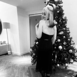 Mollie Gallagher Instagram - quick hair change xox