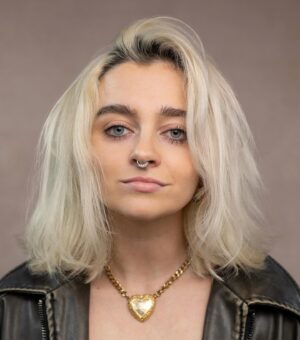 Mollie Gallagher Instagram - Can’t have headshots done without my favourite heart necklace, a leather jacket and an old era mollie hairstyle 🖤🩷
@dancollinsphoto