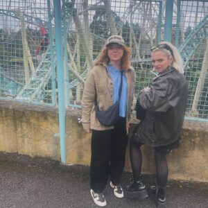 Mollie Gallagher Instagram - Theme park queens xx
The best day ❤️

@thorpeparkofficial 
@jayjayprofficial 
#gifted