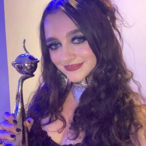 Mollie Gallagher Instagram - I WON AN NTA WHAAAAT!!! Truly one of the best nights ever💫 I just want to say a huge thank you to everybody who voted me, it means more than you’ll ever know 💗💗

Love ya Corrie an Nina 🖤🖤

A dream come true 💖💖