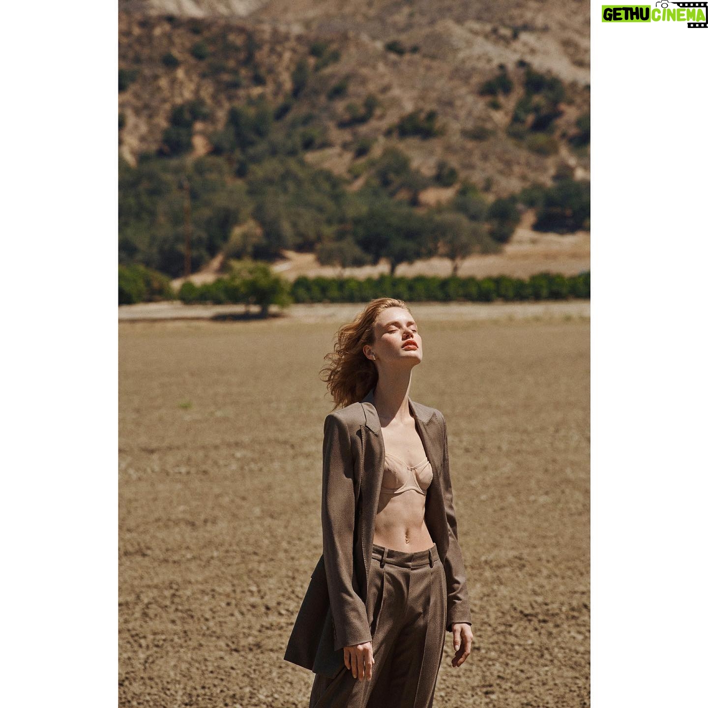 Molly Cranna - 410 Likes - @thenancyschneider in all her glory!! Really loved this shoot with a super special team and a very patient model :)
Styled by @annieandhannah // HMU @alyssafall 💋👌