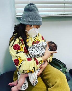 Molly Ephraim Instagram - I’m not a regular mom, I’m a ✨ pandemic✨ mom