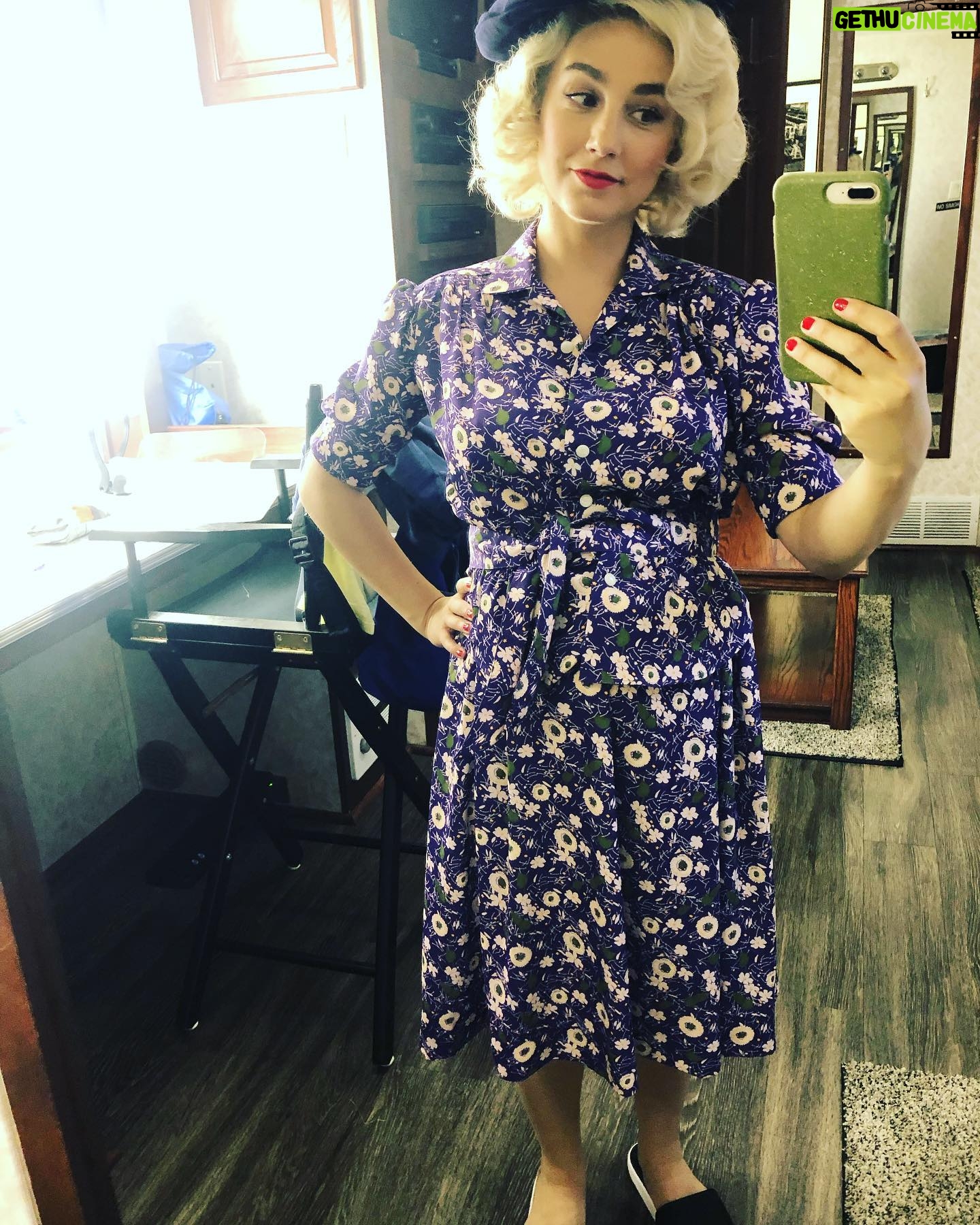 Molly Ephraim - 2.8K Likes - How to wear one dress, several ways!
📸1 & 2: July 19th
📸3 & 4: Sept 21st