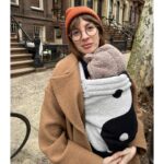Molly Bernard Instagram - Peak mom chic @artipoppe