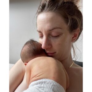 Molly Bernard Instagram - Thrilled to share that  @liebhan and I welcomed our healthy, gentle and sassy baby girl on Saturday, January 28 at 11:11pm! We are overjoyed and more in love than we ever imagined. It’s been a gorgeous two week whirlwind adjusting to parenthood and it’s the coolest club we’ve ever been in. Yesterday in a 60 second span Hannah was peed on during a diaper change and I picked bb up to help and was immediately met with projectile poop. My nips are sore, oxytocin is high — MOMS RULE. 
Hannah and I want to stay in our new family cocoon of diapers and milk and snuggles and eat every second of it up for as long as possible. 💝💕