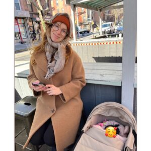 Molly Bernard Instagram - Thrilled to share that  @liebhan and I welcomed our healthy, gentle and sassy baby girl on Saturday, January 28 at 11:11pm! We are overjoyed and more in love than we ever imagined. It’s been a gorgeous two week whirlwind adjusting to parenthood and it’s the coolest club we’ve ever been in. Yesterday in a 60 second span Hannah was peed on during a diaper change and I picked bb up to help and was immediately met with projectile poop. My nips are sore, oxytocin is high — MOMS RULE. 
Hannah and I want to stay in our new family cocoon of diapers and milk and snuggles and eat every second of it up for as long as possible. 💝💕