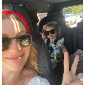 Molly Bernard Instagram - Happy Birthday to my queen and bff and mom and sister and castmate and partner-in-fun and my guide and gay icon @hilaryduff ! I love you in an extreme and ridiculous way and am so grateful to have your love and friendship in my life. You are my favorite and you make my favorite small humans 🪐🪐🪐