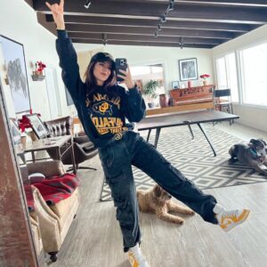 Molly Burnett Instagram - 35 baby. Just getting started ⚡️🖤💛🥳
